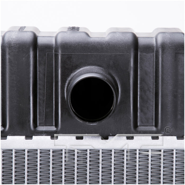 Radiator for Ford E-150 Econoline 4.9L L6 1996 1995 1994 1993 1992 P-3298571