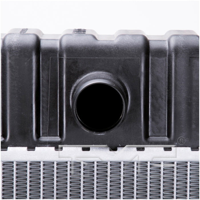 Radiator for Ford E-150 Econoline Club Wagon 4.9L L6 1996 1995 1994 1993 1992 P-3298572